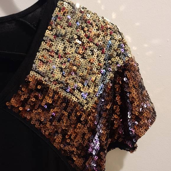 ⚡2/$25 Asymmetrical sequin top - Picture 3 of 12